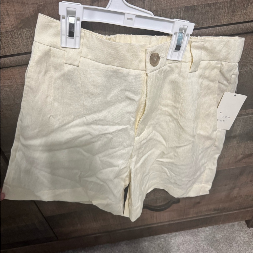 a new day Women's Light Cream Shorts